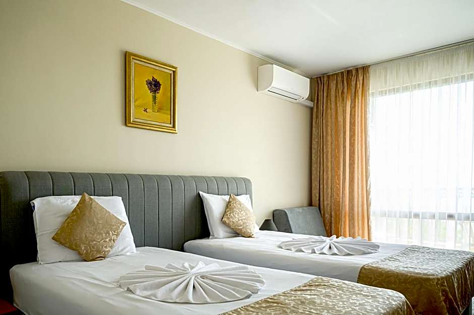 Paradise Hotel & Relax Center