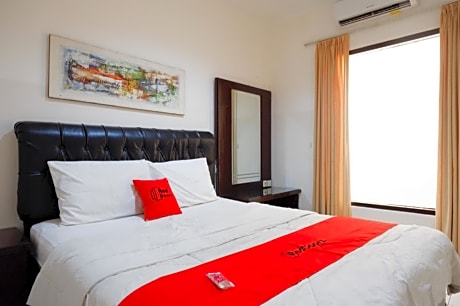 RedDoorz near Wisata Kota Lama Semarang