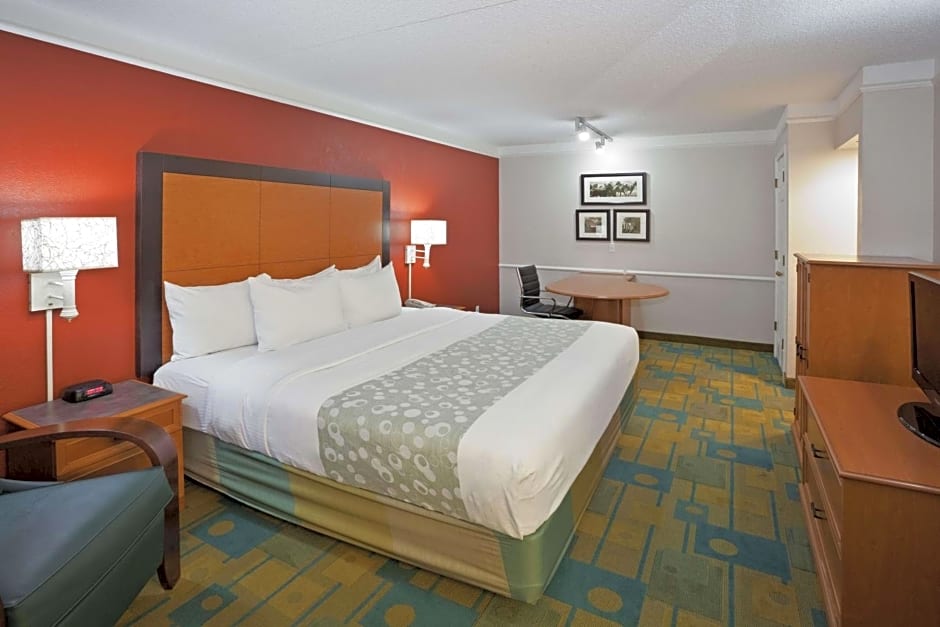 La Quinta Inn & Suites by Wyndham Phoenix Sky Harbor Airport