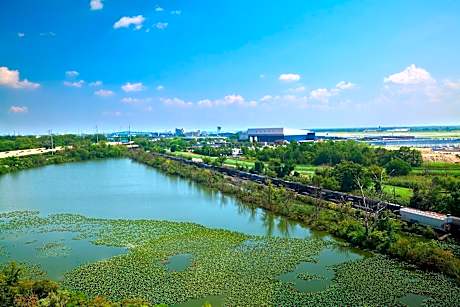 Junior Suite, Accessible, Non Smoking (Mobility Accessible, Tub) (1 King Bed and 1 Double Sofa Bed)