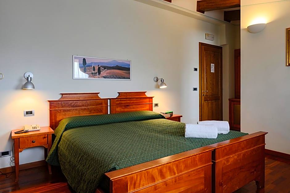 Photo 1 of 4 of 1 Double Bed or 2 Beds