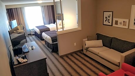 2 Queen Beds, Suite, Nonsmoking Free Breakfast