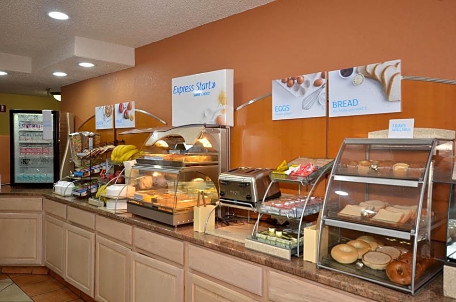 Ramada by Wyndham Santa Fe