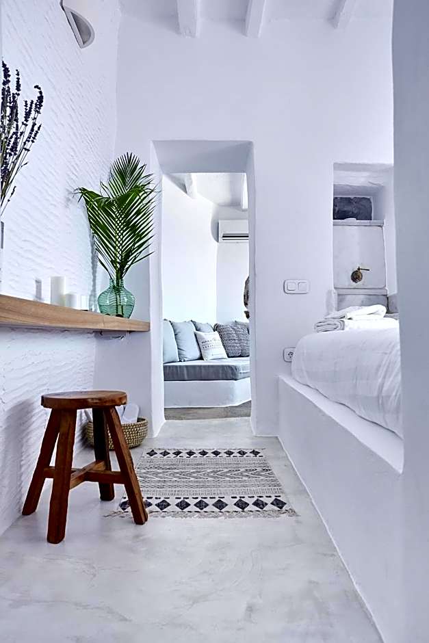 Living Theros Luxury Suites