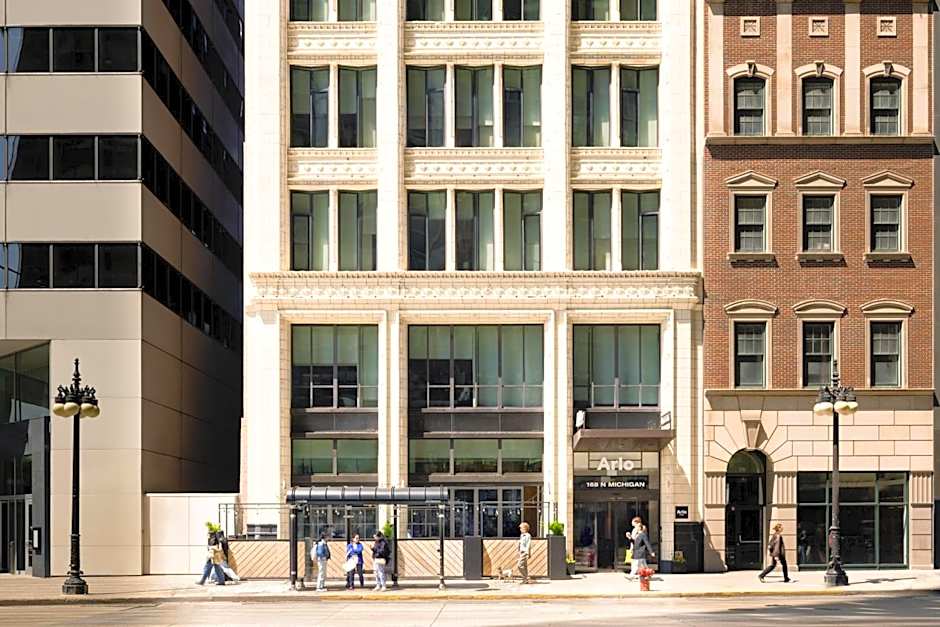 Photo 1 of 75 of Arlo Chicago