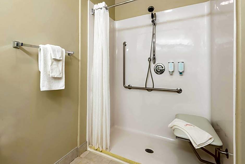 Super 8 by Wyndham Windsor NS