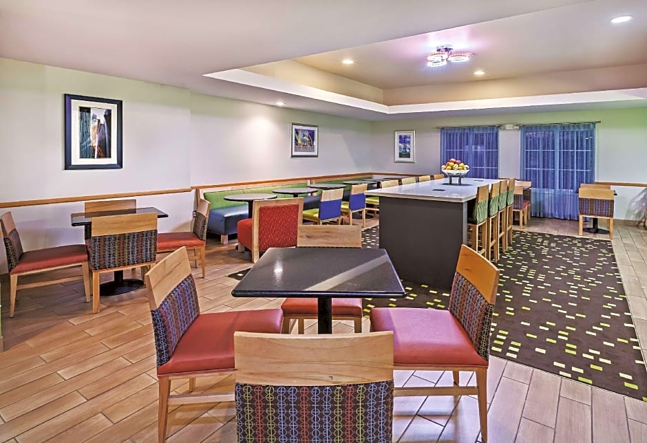La Quinta Inn & Suites by Wyndham Paris