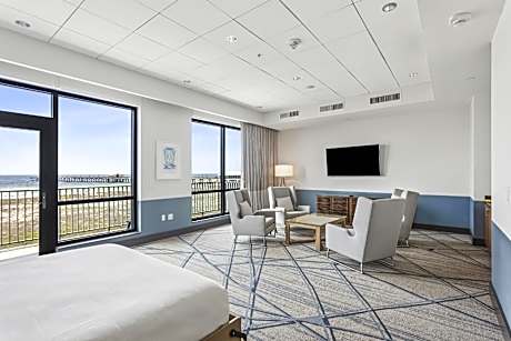 1 Murphy Bed Gulf Front Balcony Suite