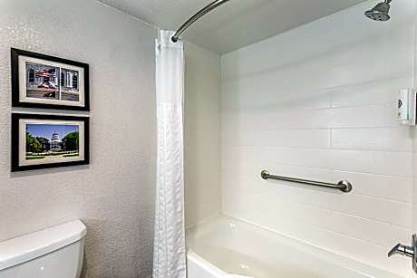 1 King Bed, Suite, Nonsmoking