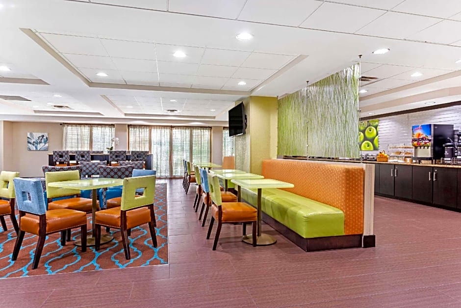 La Quinta Inn & Suites by Wyndham Tampa North