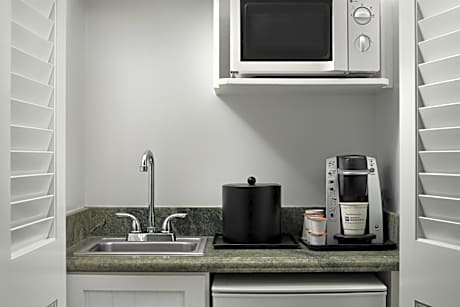 2 Double Beds, Non-Smoking, Second Floor, Garden View, Wet Bar, Microwave And Refrigerator