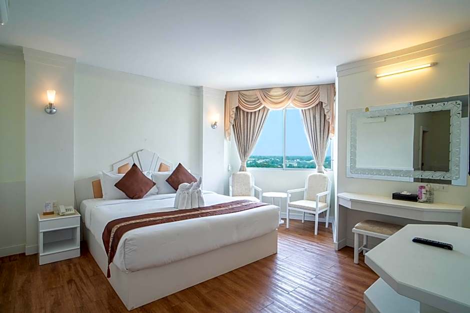 Photo 1 of 10 of Executive Suite