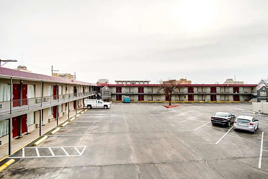 OYO Hotel Hutchinson KS West 4th Ave