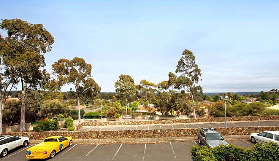 Nightcap at Shoppingtown Hotel