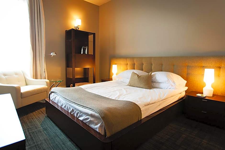 Le Pleasant Hôtel & Café