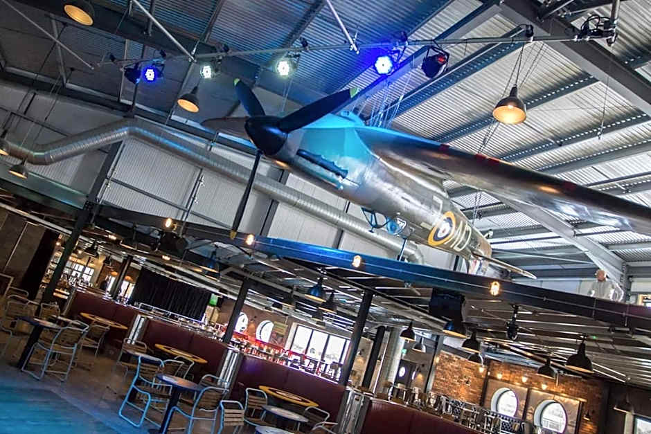 Relaxing Breaks with Hot tub at Tattershal lakes 3 Bedroom