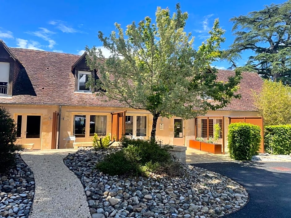 Hôtel & Restaurant - Le Manoir des Cèdres - piscine chauffée et climatisation