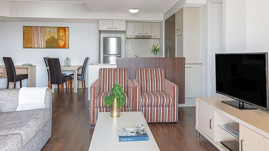 Oaks Brisbane Aurora Suites