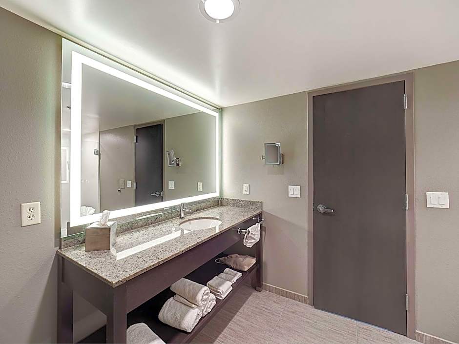 DoubleTree By Hilton Hotel Bloomington