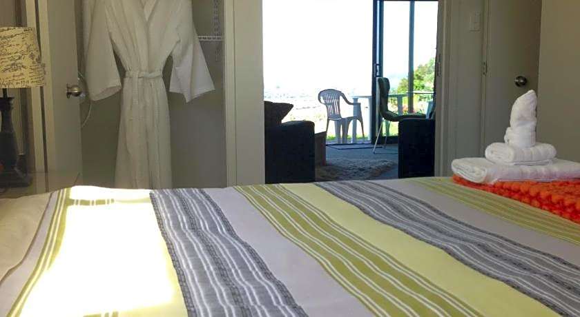 Bay Water Views Bed & Breakfast