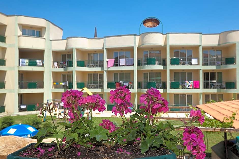Sunny Day Club Hotel