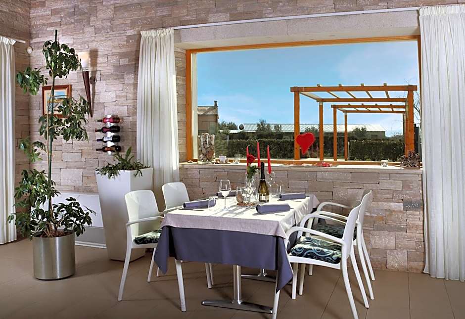 VELANERA Hotel & Restaurant