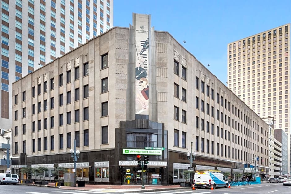 Wyndham Garden Baronne Plaza