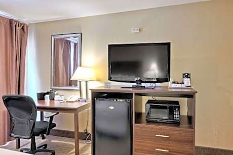 1 King Mobility Accessible Bathtub Work Desk Microwave Fridge Wi-Fi Non-Smoking Full Breakfast