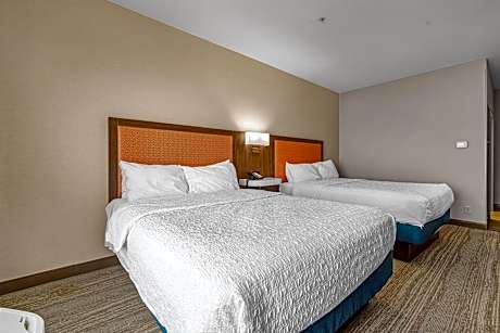 2 Queen Beds Nonsmoking
