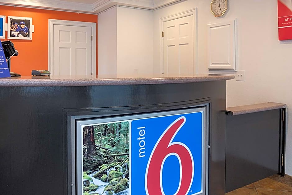 Motel 6-Canby, OR