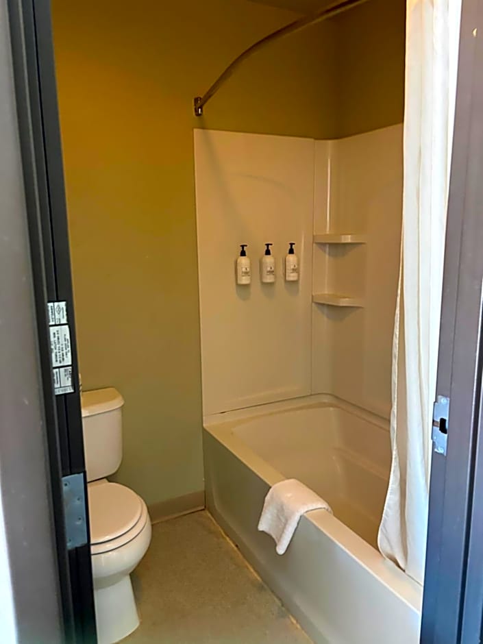 Boarders Inn & Suites by Cobblestone Hotels - Broken Bow