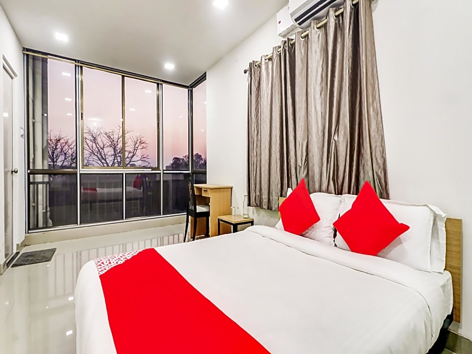 OYO 79480 Flagship HHH Skyline