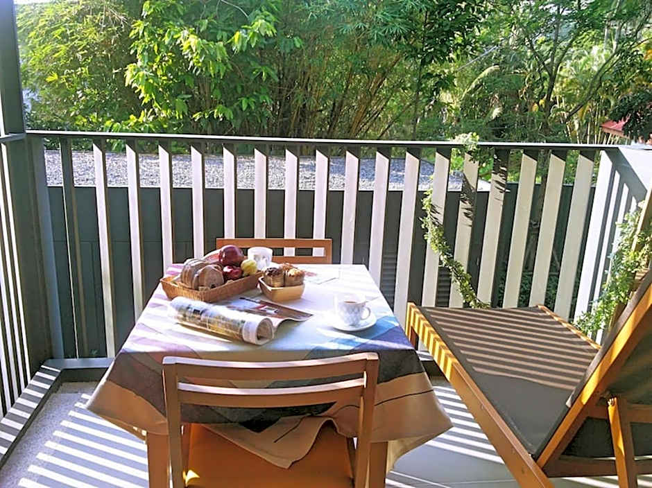 The deck patong 5 Star Apartment 巴东The Deck无边际海景泳池酒店