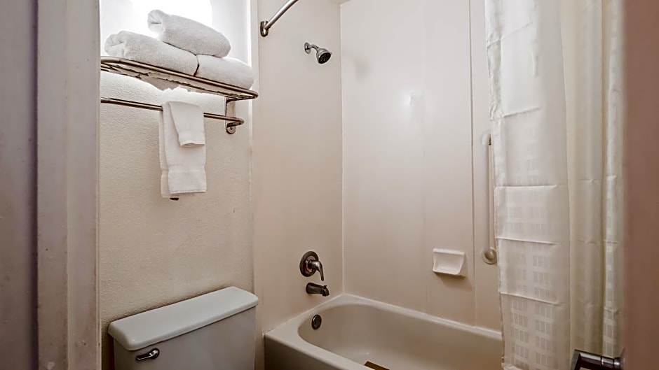 Ramada by Wyndham Savannah Gateway