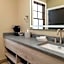Ski Inn Taphouse Hotel