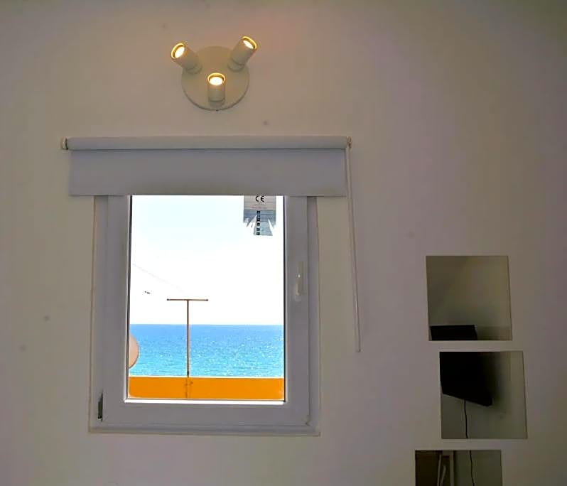 Blife Faro Beach Hostel & Rooms