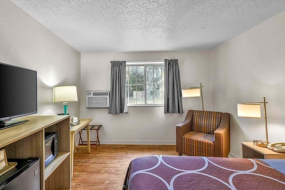 Super 8 by Wyndham East Stroudsburg/Poconos