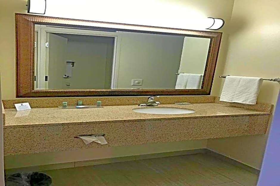 Comfort Inn & Suites O'Fallon - St. Louis Area