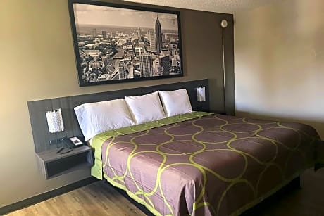 1 King Bed Non-Smoking