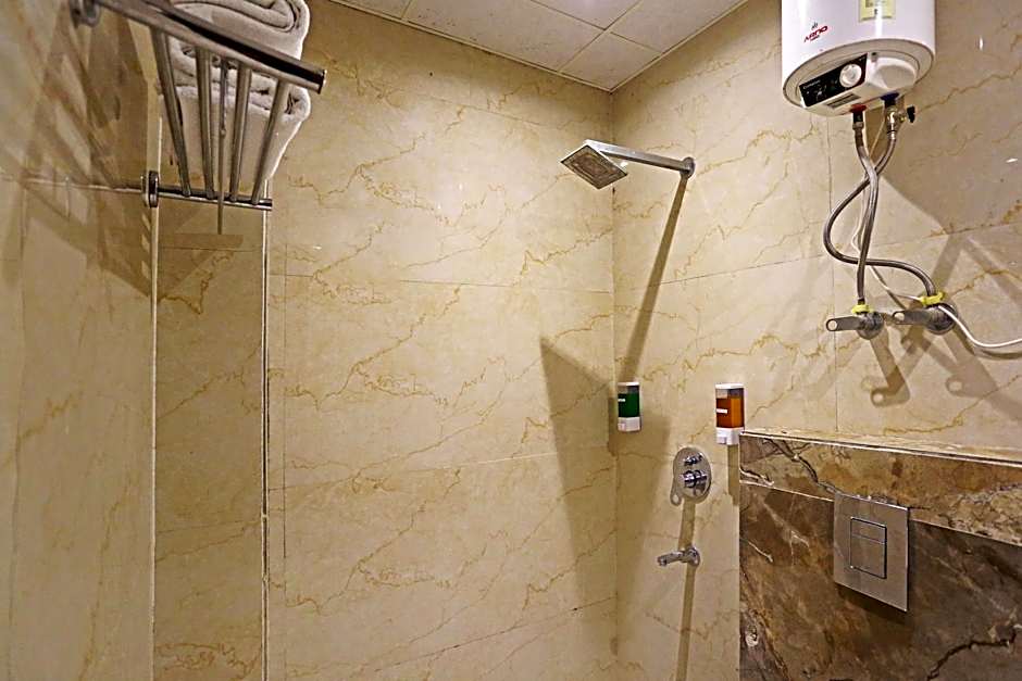 Hotel Iconic Suite - Near Delhi Airport