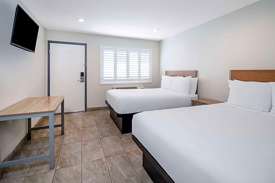 Super 8 by Wyndham Bakersfield CA