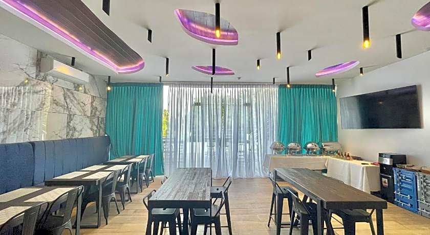 Lighthouse Point Hotel