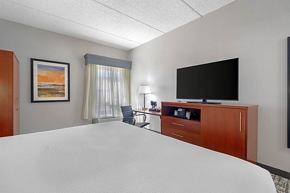 Best Western Plus Fresno Airport Hotel
