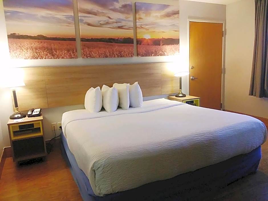 Days Inn by Wyndham Osage Beach Lake of the Ozarks