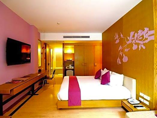 Iyara Beach Hotel and Plaza