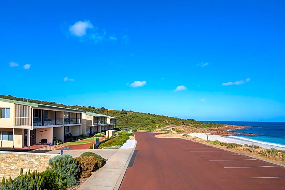 Canal Rocks Beachfront Apartments