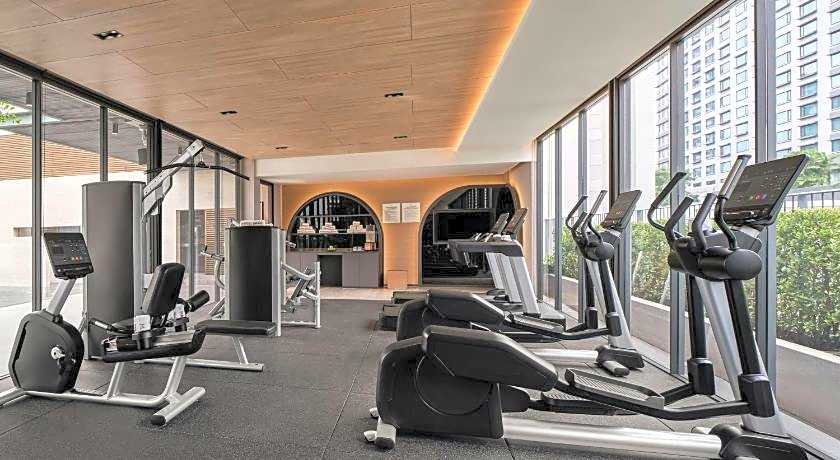 Madi Paidi Bangkok, Autograph Collection