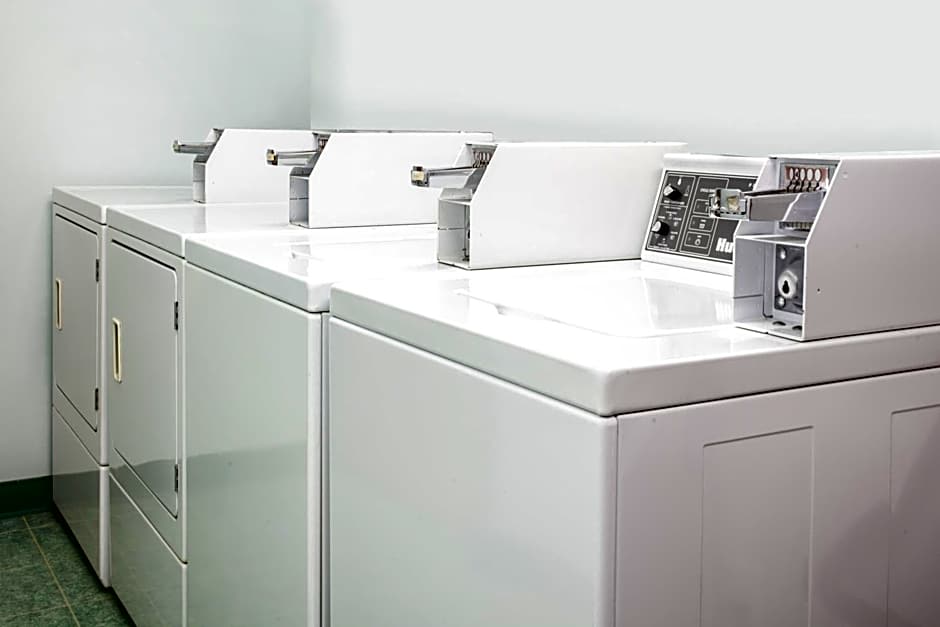 Super 8 by Wyndham Kindersley