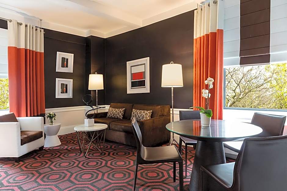 Empire Hotel