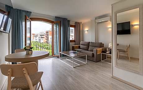 DOUBLE STANDARD ROOM (2 ADULTS  + 1 CHILD)